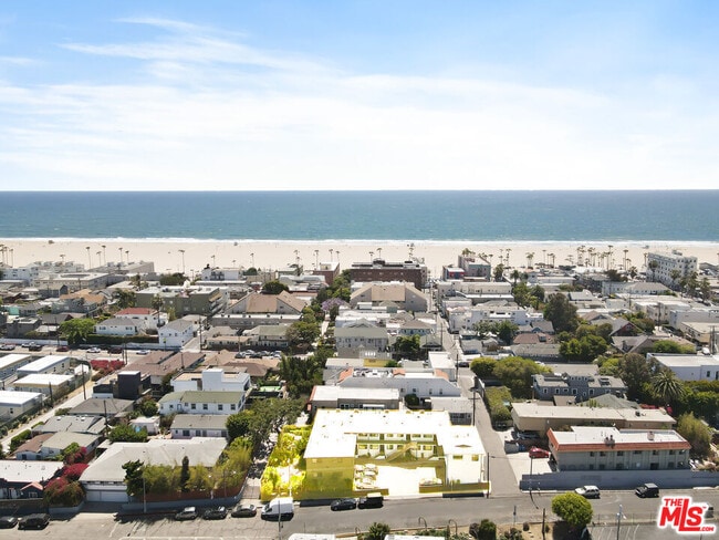 Building Photo - 119 Paloma Ave Unit D