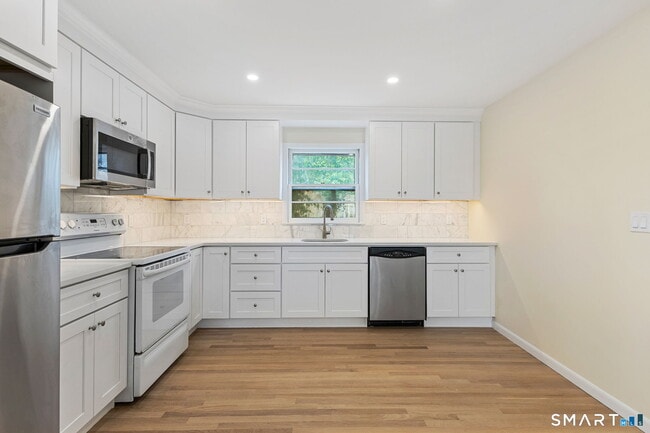 Building Photo - 17 Artic St Unit 1