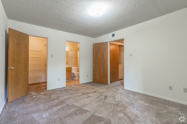 2BR, 2BA - 1000SF