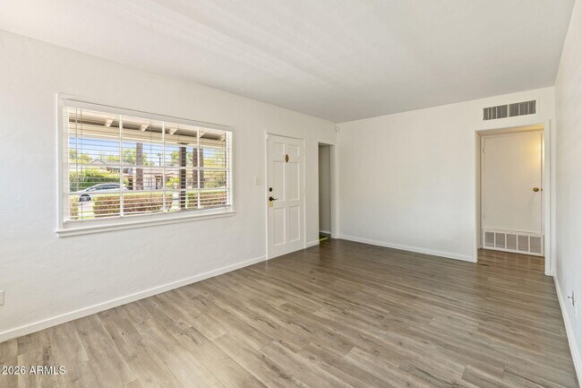 334 W Lewis Ave