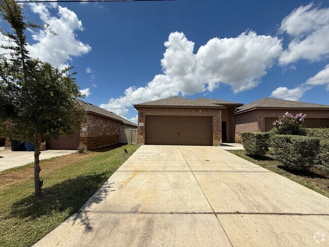 Building Photo - 2530-2532-2532 Pahmeyer Rd Unit 2532 Pahmeyer Rd Rental