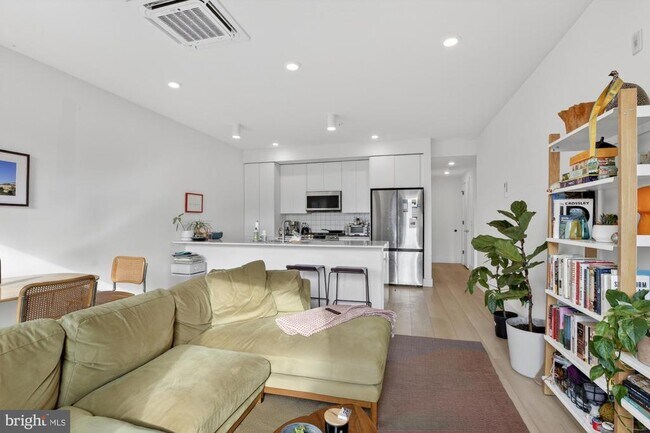 Photo - 2007 Cambridge St Unit 9