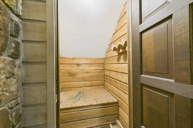 Photo - 651 S Monarch St