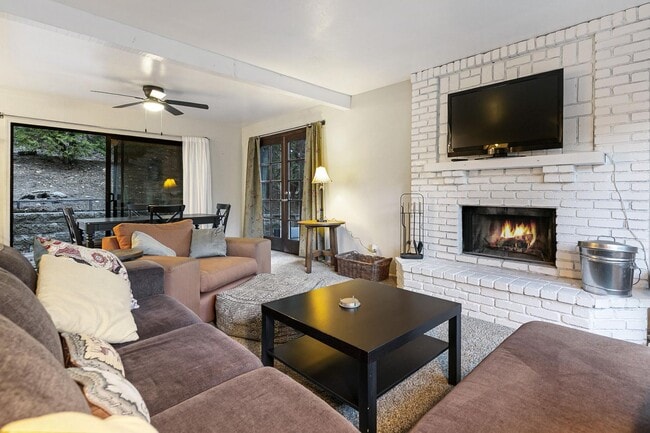 Building Photo - 117 A Ln