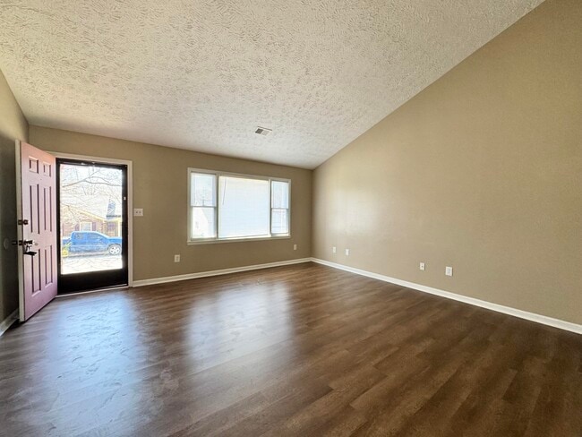 Photo - 837 Overview Dr