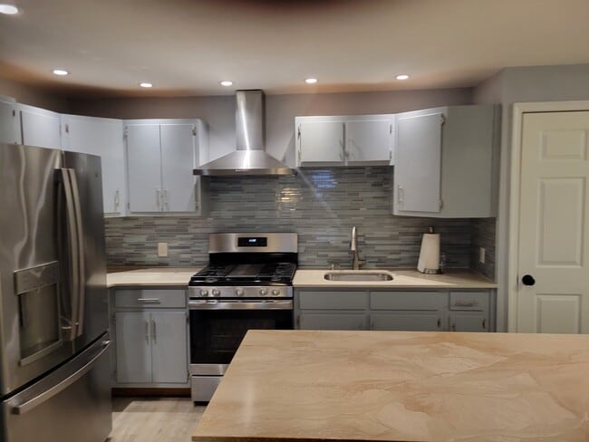 Kitchen - 321 E Jefferson St