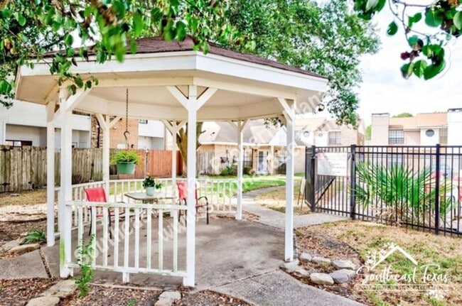 Photo - 1620 Wellington Pl