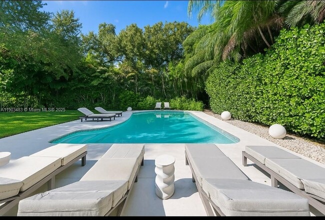 Building Photo - 641 Island Rd