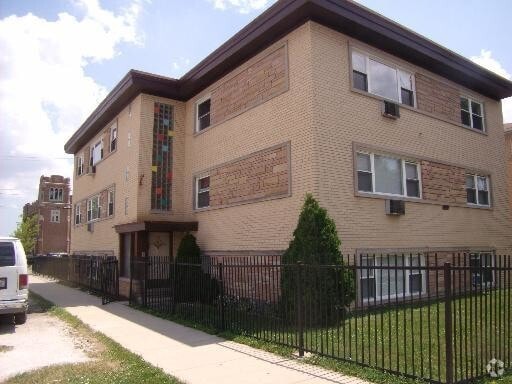 Building Photo - 3057 N Narragansett Ave Unit 5-1S Rental