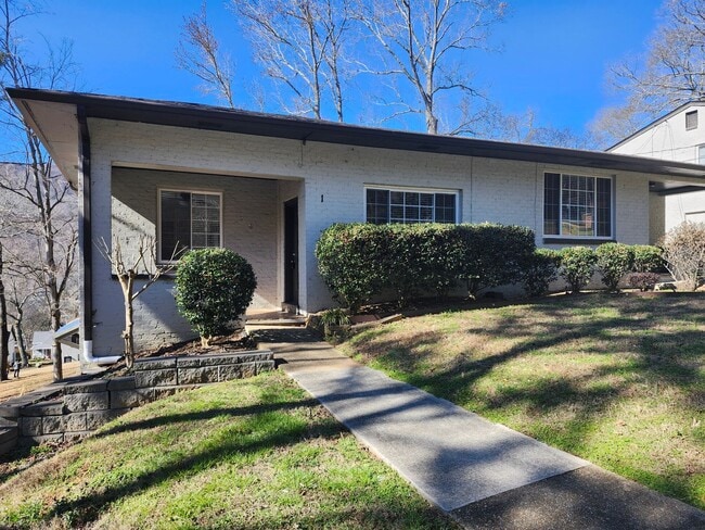 Building Photo - 4911 Sunnyside Ave Unit 1