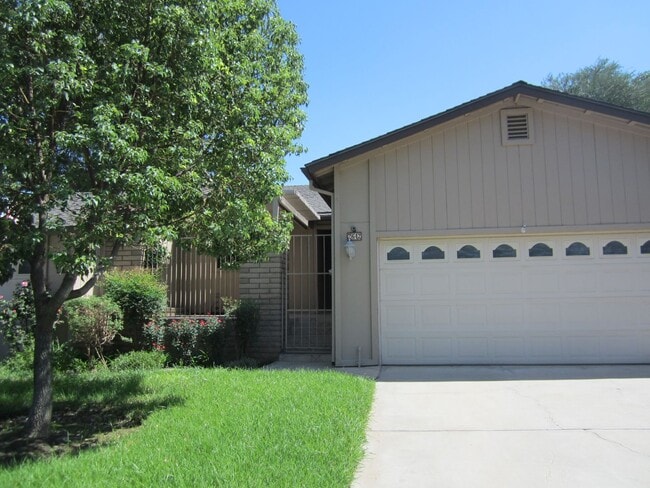 2642 Laramie Rd