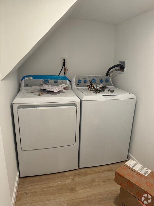 Building Photo - 119 Whitfield St Unit NA Rental