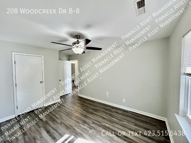 Photo - 208 Woodcreek Rd