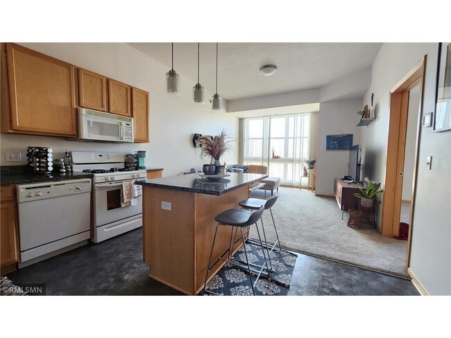 Photo - 2650 University Ave W Unit 323