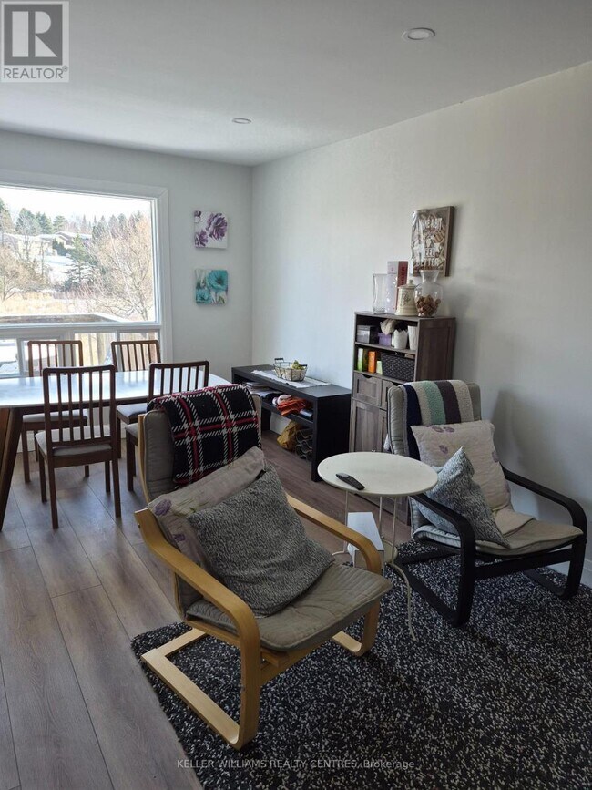 Photo - 28 Royal Cedar Ct