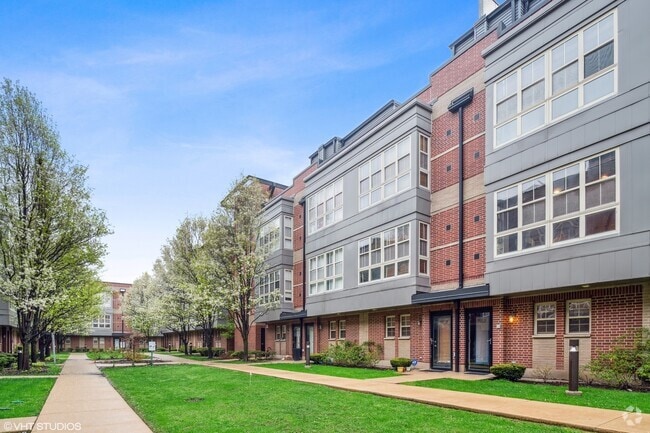 Building Photo - 2321 S Wabash Ave Rental