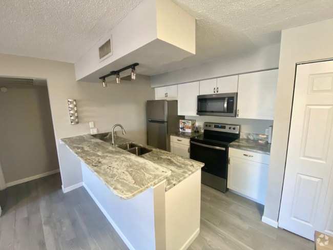 Building Photo - 5321 Summerlin Rd Rental