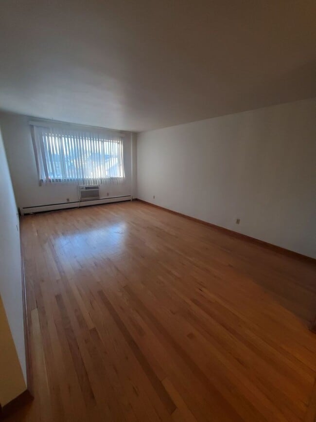 Photo - 1920 Lathrop Ave. (16 Unit)