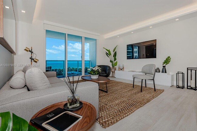 2301 Collins Ave Unit 739
