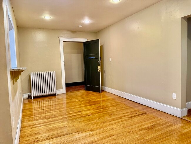 Photo - 74 Egmont St Unit 1