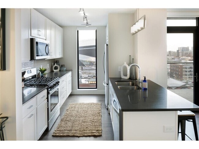 Building Photo - 212 10th Ave S Unit 812 Rental