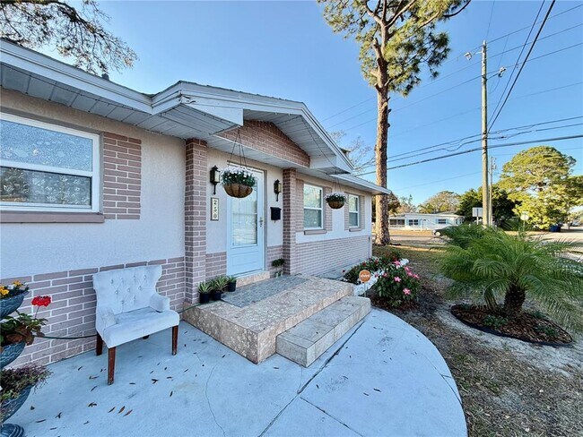 Photo - 250 Southwest Jefferson Cir N