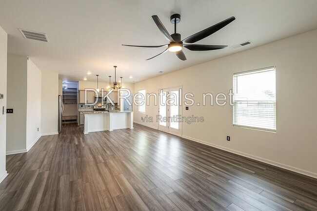 Photo - 126 Verona Dr NW
