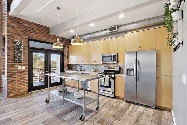 Building Photo - Condo In Artisan Lofts - Phoenix Midtown Unit 214
