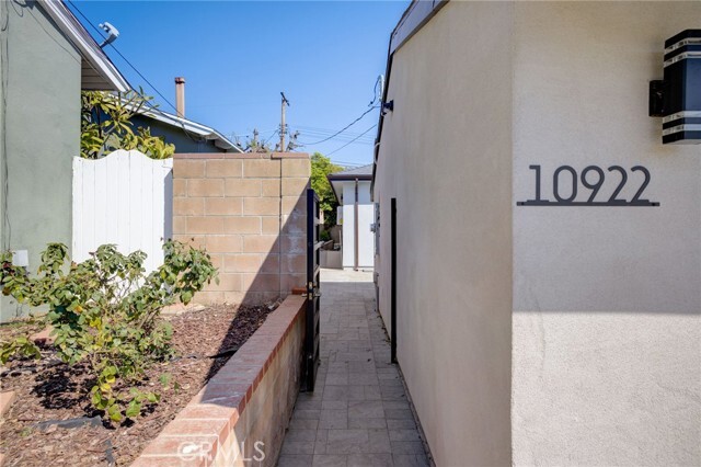 10922 Garden Grove Ave