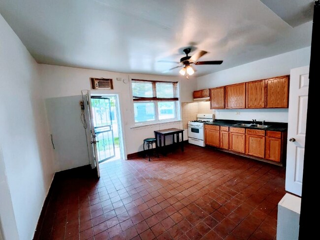 Photo - 1710 W 37th St Unit 1