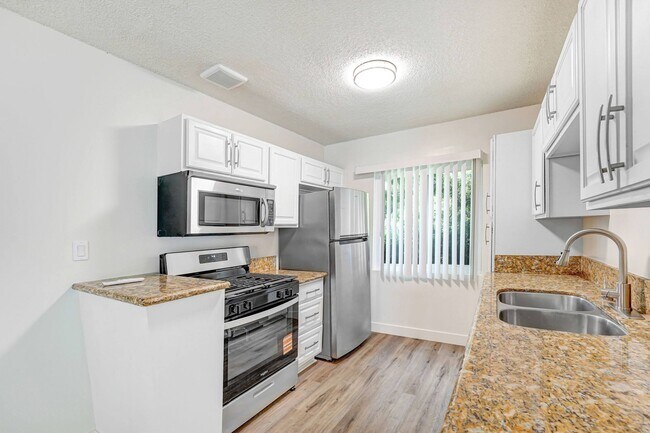 1545 North Laurel
