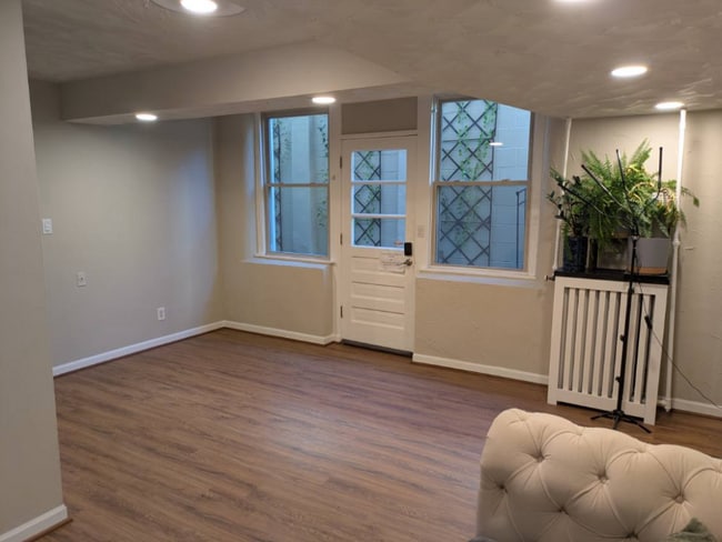 Photo - 4136 Queen Ave S Unidad 108