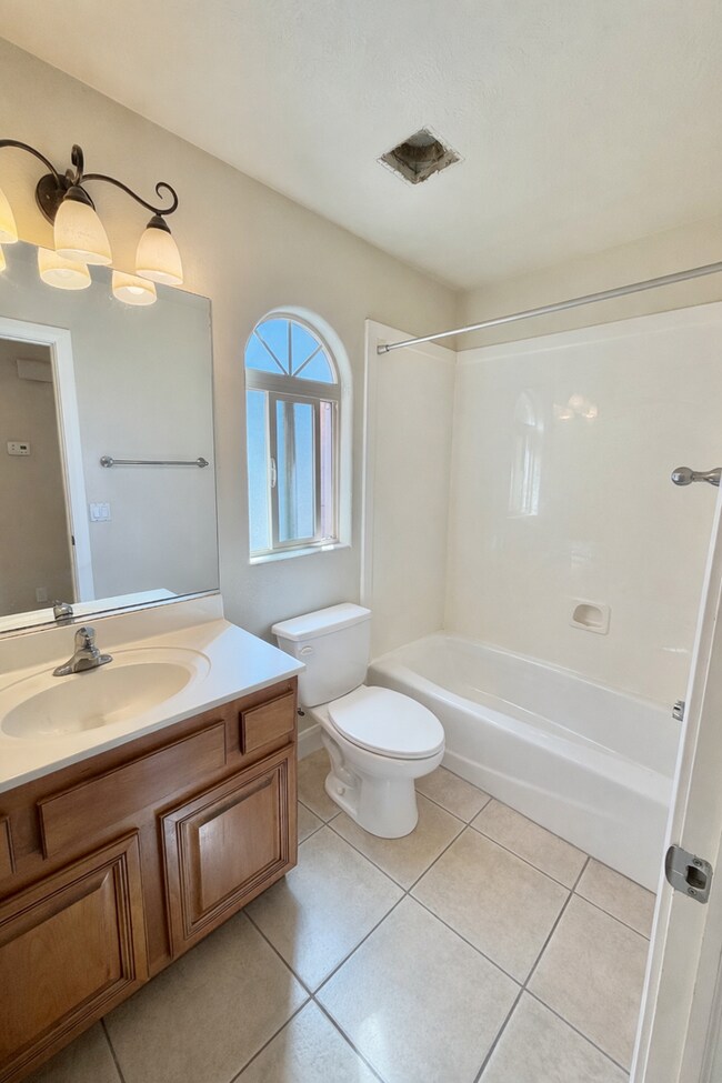 Photo - Charming 3 Bed 2 Bath + DEN/OFFICE Area!