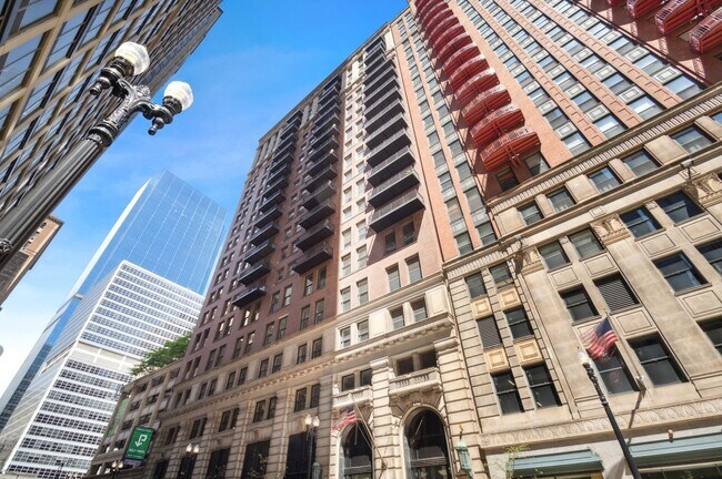 Building Photo - 212 W Washington St Unit 1613