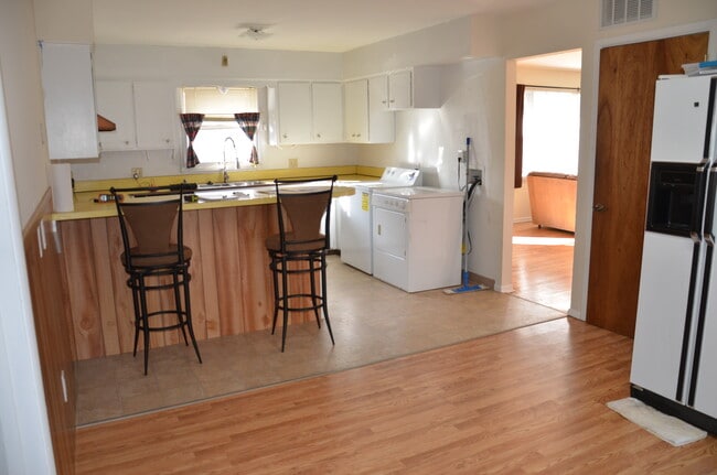 Kitchen - 1004 S Taft Hill Rd Unit A