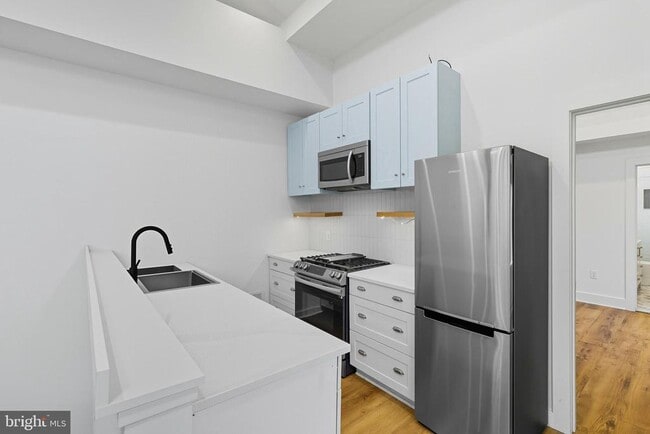 Photo - 3531 Claremont St