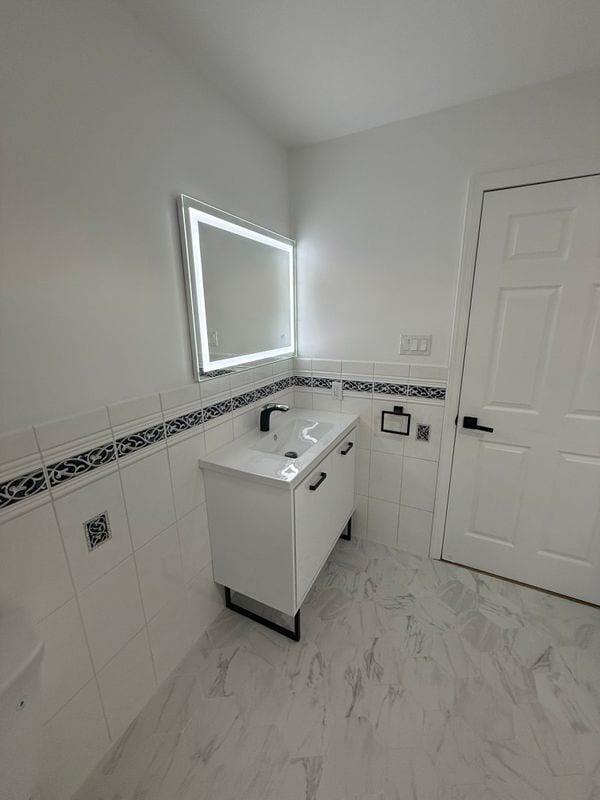 Photo - 2054 Grove St