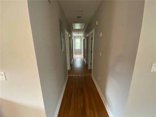 Photo - 528 Rankin St NE