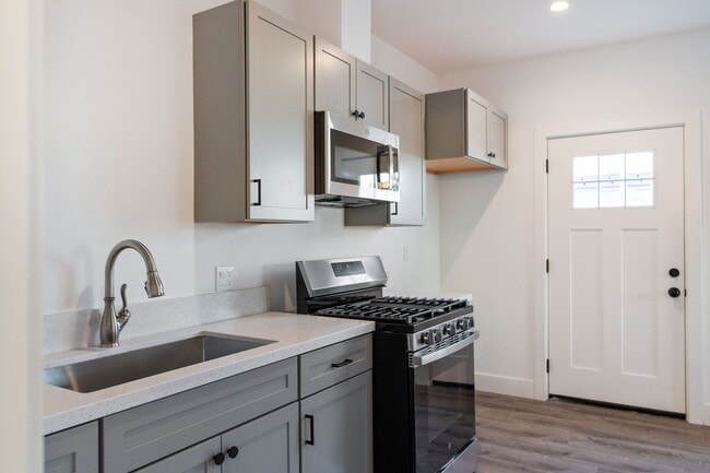 Photo - 3032 E 7th St Unidad 3034 B