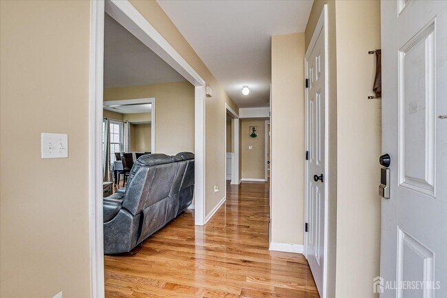 Photo - 169 Metuchen Ave Casa