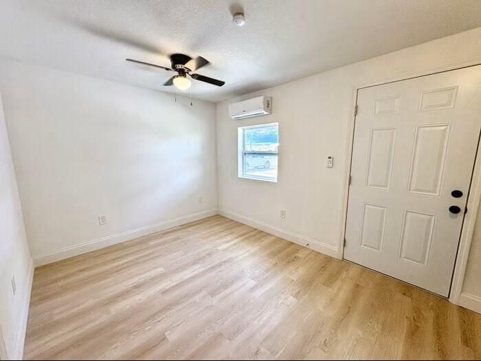 Photo - 4605 N Hubert Ave