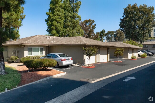 7000 Saranac St - La Mesa Racquet & Swim Club Apartments