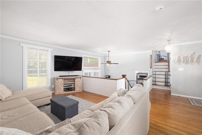 Photo - 3247 Clearview Dr SW
