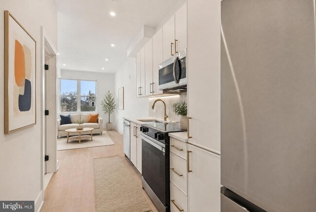 Building Photo - 30 W Allens Ln Unit 207
