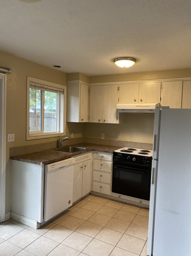 Cocina - 1990 W 17th Ave