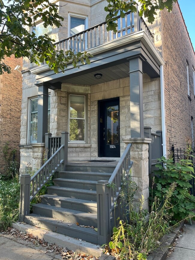 Building Photo - 1924 W Wilson Ave Unit 1