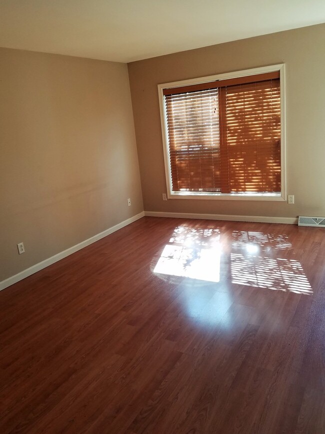 Photo - 309 Chadham Ct