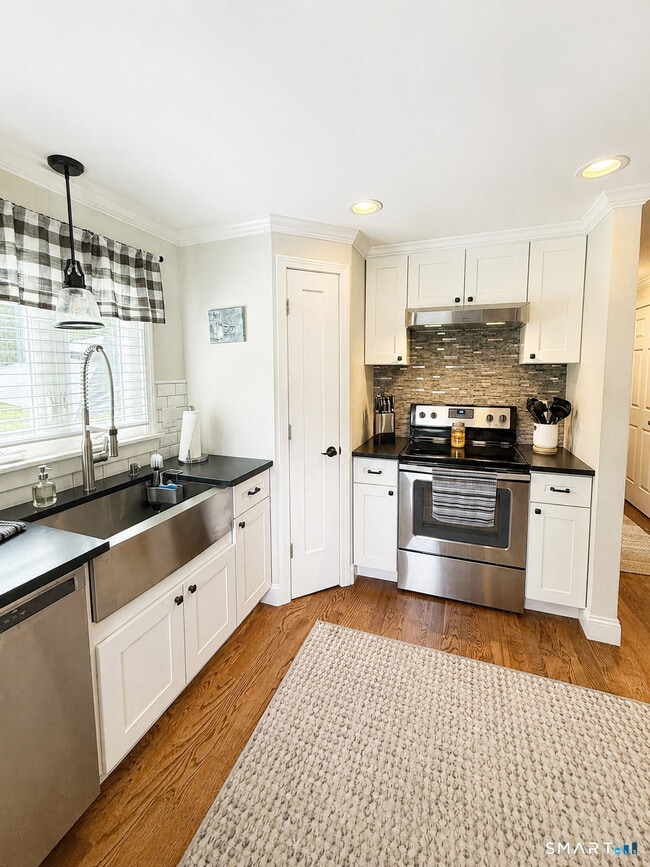 167 Hopmeadow Rd