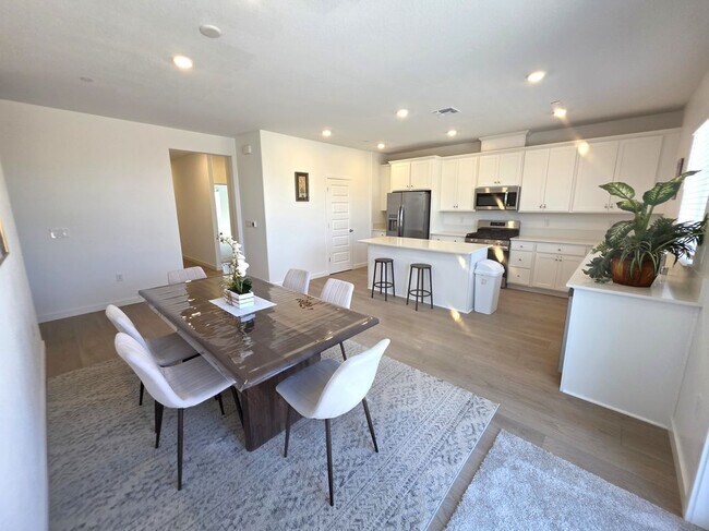 12663 Snowy Owl Wy