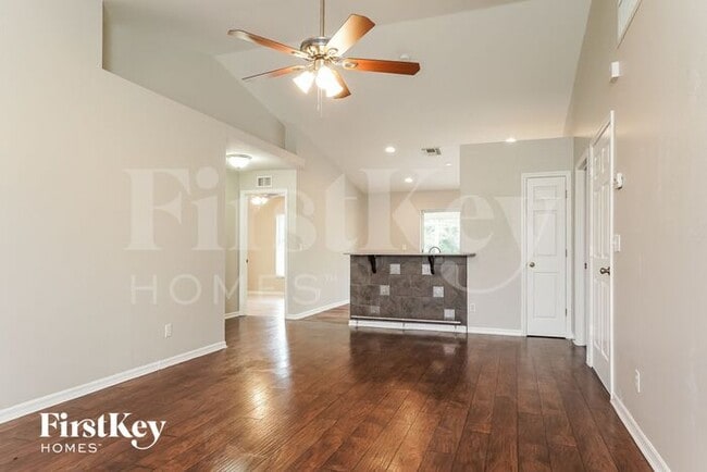 Photo - 187 Patio St